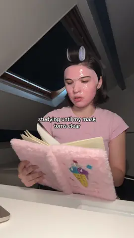 I think I got distracted ? 😔 #kbeauty #koreanskincare #studytok #collagenmask 