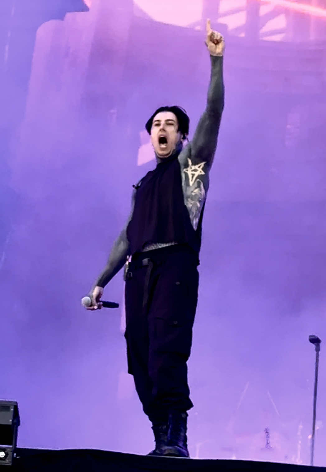 Falling in Reverse - “Prequel” live in Rock im Park 2025 #fallinginreverse #ronnieradke #ronnieradkeedit #prequel #fallinginreversefans #rockimpark #rockamring #rockimpark2025 #rockamring2025 #vocals #opera #metalmusician #fyp #viral #viralvideos #fir @Falling In Reverse 