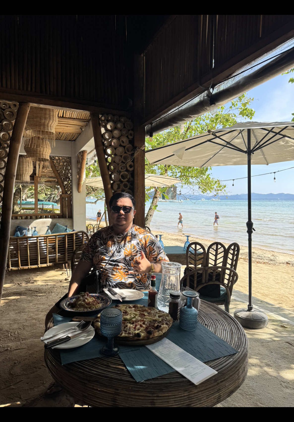 Part of my El Nido itinerary is to explore some of the town’s most talked-about cafes and restos — and today, we finally tried BELLA VITA! This spot has been all over social media lately, and I’ve been craving it like crazy. Safe to say, the hype got to me — and I just had to find out what the buzz was all about! My rate: 8.5/10  The food is actually good — flavorful and satisfying — but to be honest, I’ve tried better Italian pasta and pizza in Dumaguete and Cebu. The menu is definitely on the pricier side too, but that’s pretty standard around El Nido.  #foryourpage #fyp #foryoupageofficiall #trending #elnido #tiktok #foodtiktok