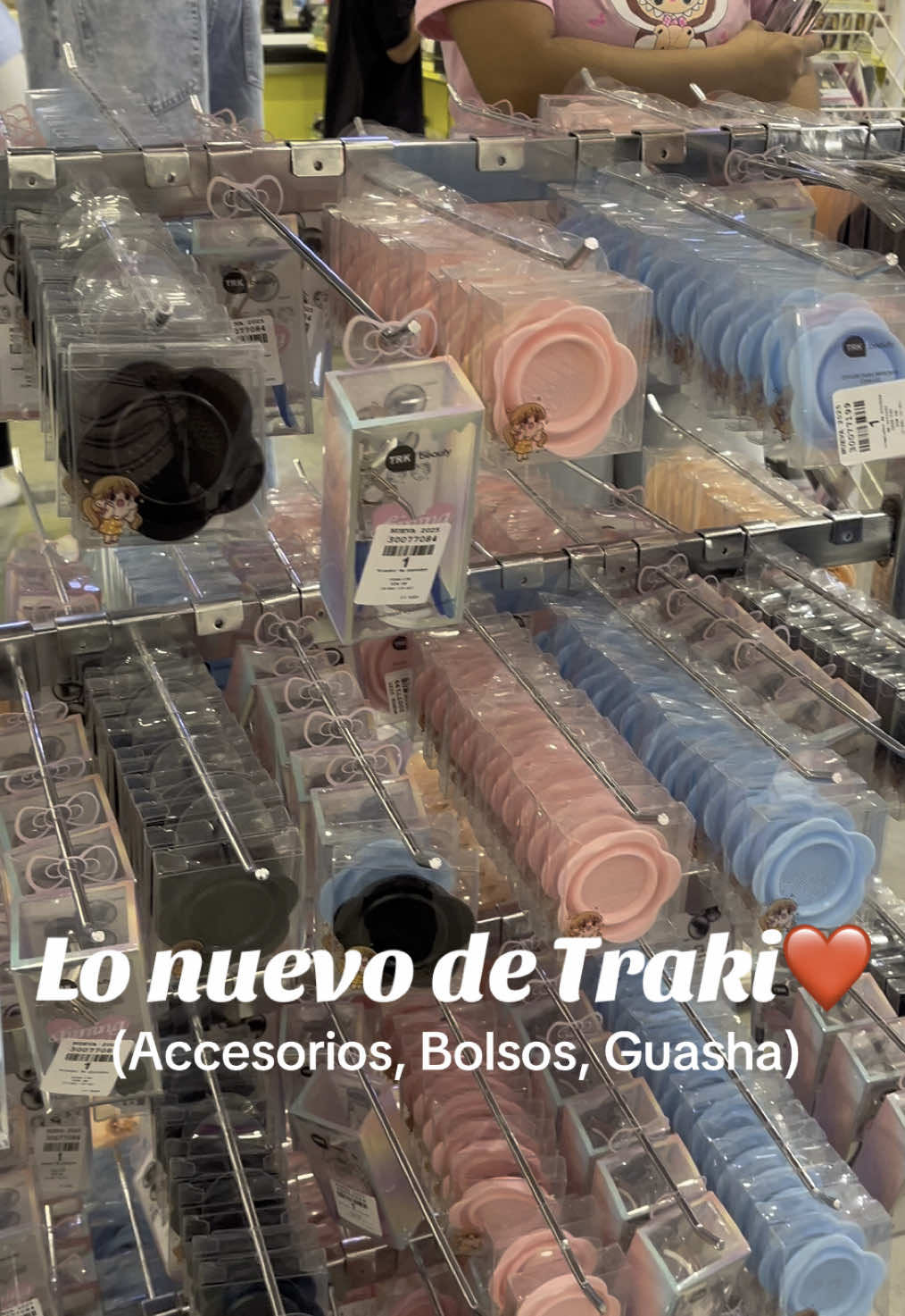 ✨ Desde brochas y guasha, hasta limpiadores, sombreros y bolsos… ¡todo llegó a Traki y está hermoso! 🛍️💖 ¿Cuál te llevarías tú? #Traki @Traki #caracas #venezuela #barquisimeto #valencia 