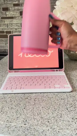 These are my favorite cups. They are leakproof and have a concealed straw. #tiktokshop #giftsforhet #tumbler #leakprooftumbler #leakproofcup #insulatedtumbler #insulatedcup 