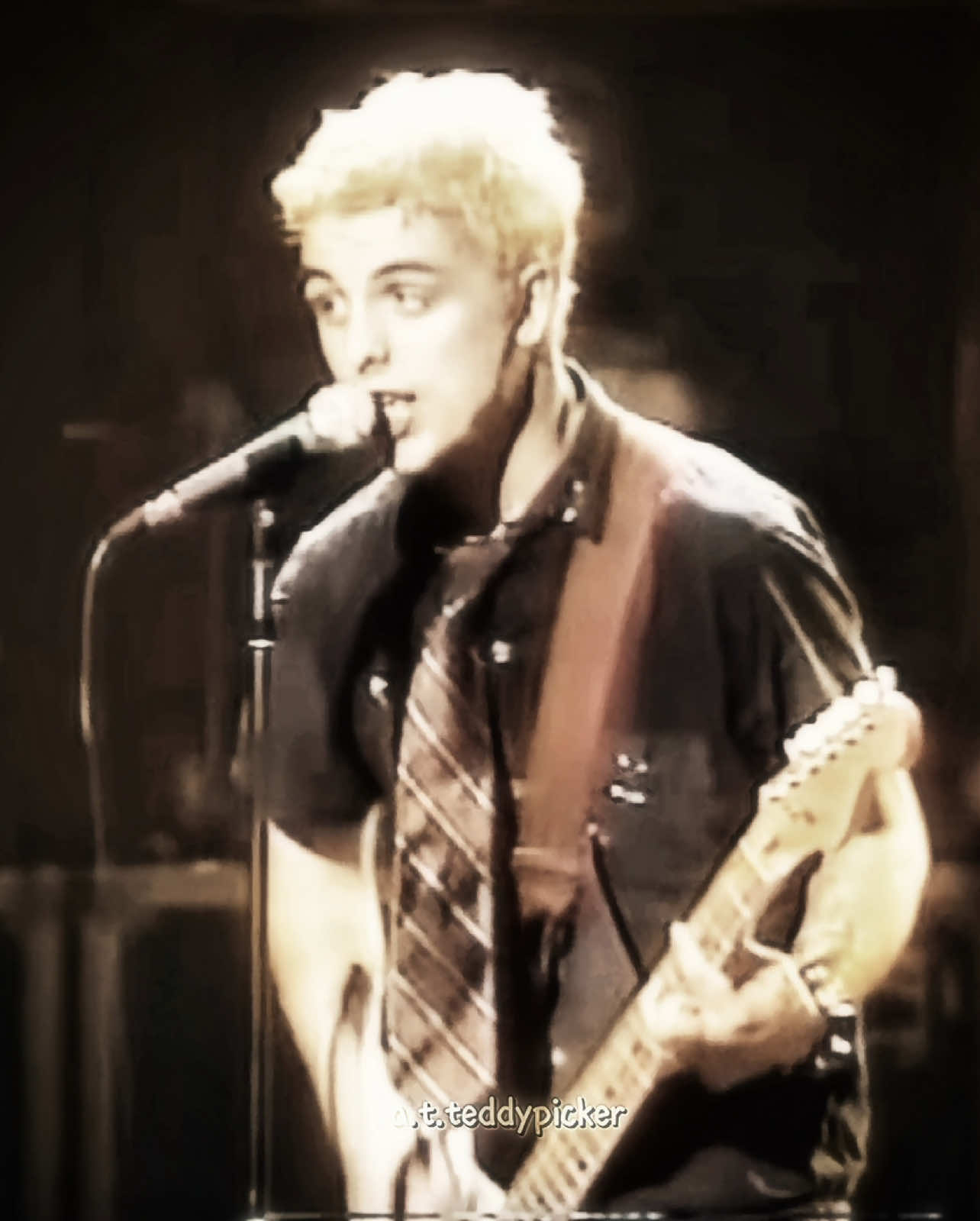 #BILLIEJOE // i swear this edit was ragebaiting me😭 (REQUESTED BY: @lily..lederman and im genuinely so sorry for how many times you had to remind me im HORRIBLE with requests and im sorry for how long it took i appreciate you reminding me 🙏) - - - @f 🎸 @max!! ᖭ༏ᖫ⭐️🐾 @Izz ☆ @-Haylee- @Ɇ🥁 @『marceline』 @Abby🎸⚭ @-𝒃 𝒆 𝒆 𝒋 𝒛˙✧˖°📷 ༘ ⋆° @kate 😹 @💚Jesus_of_Suburbia💚 @.trxlliezz @˙✧˖°📷⋆｡˚ 𝐦𝐲𝐥𝐨 ᯓᡣ𐭩.ᐟ  - - - #billiejoearmstrong #edit #viraledit #billiejoearmstrongedit #greenday #fyp 