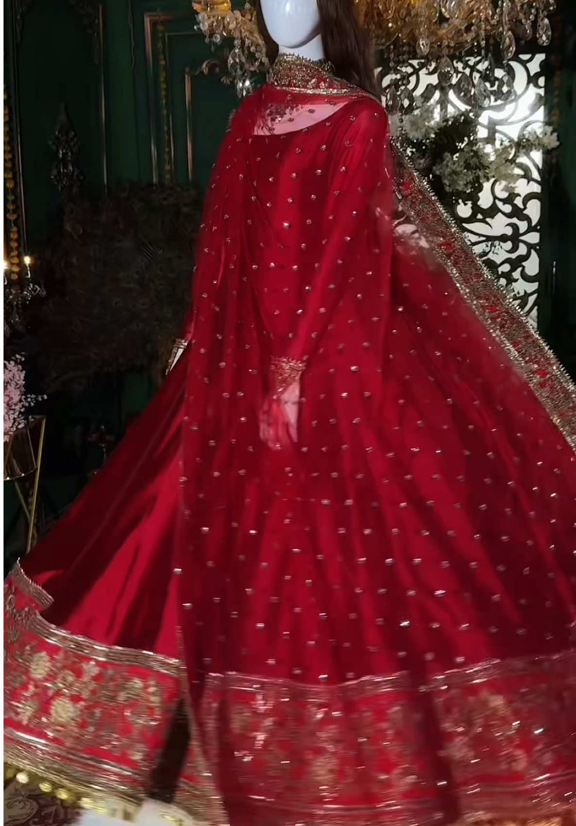 💫 Wrapped in Tradition, Glowing in Royalty! 👑 This deep crimson bridal masterpiece is a tribute to timeless elegance — adorned with ✨ handcrafted zari detailing, 💎 delicate crystal motifs, and a silhouette that flows like a dream. Every thread tells a story... every sparkle reflects the charm of a bride who’s meant to shine! 💃❤️ 🌹 Designed by Kashee’s expert and professional bridal artists, this look is made for the queen in you. 📍 Now Available at Kashee’s Kingdom – Tariq Road & Lahore 📞 Book your appointment today to experience true bridal royalty! 💌 DM us for customizations, pricing, or bridal consultations #KasheesBridal #RoyalRed #KasheesKingdom #BridalWear #PakistaniBride #TraditionalElegance #LuxuryBridals #WeddingLook #CoutureByKashees #KasheesMagic 