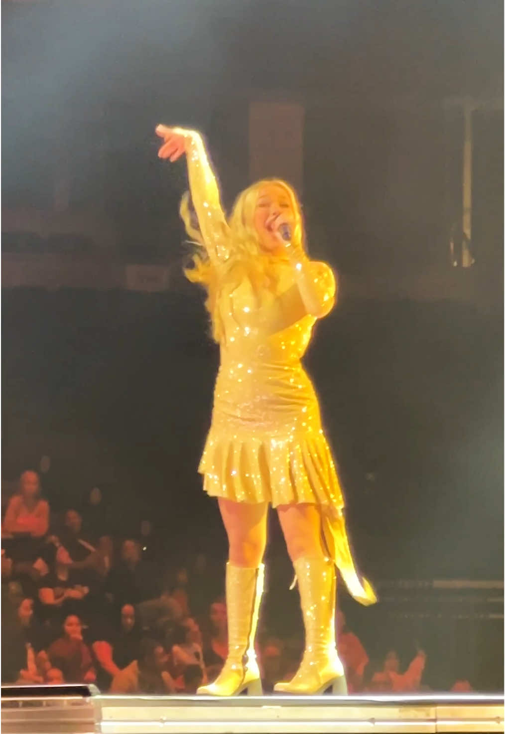 can we talk about @Freya Skye’s iconic tour looks? 🤩💫 #DZWorldsCollideTour