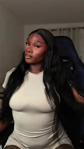j’ai un tique avec les cheveux 