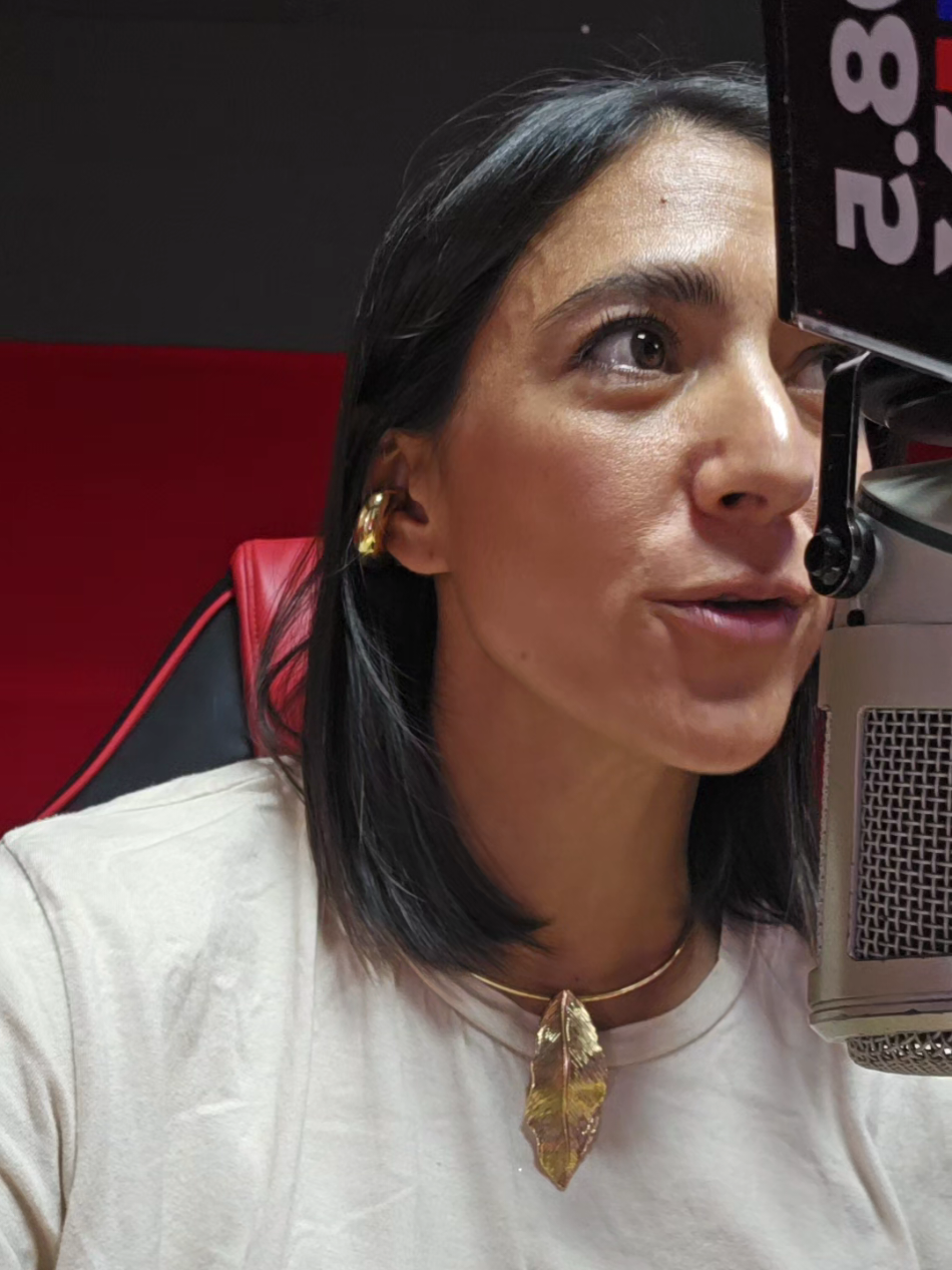 Respuesta a @lettymzw2nb🤣🤣bueno le cambiamos poquito al #buzondevoz para darle algo de drama 🤣 #SanLuisPotosi #locutora #vozcomercial #SaraRobleslocutora #voz #locucion #radio #grabaciones 