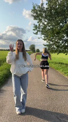 HAHAAHAHHAA @Lena & Jule Ich folge jetzt den neuen auf Insta zurück also Lets Go😋💗💗