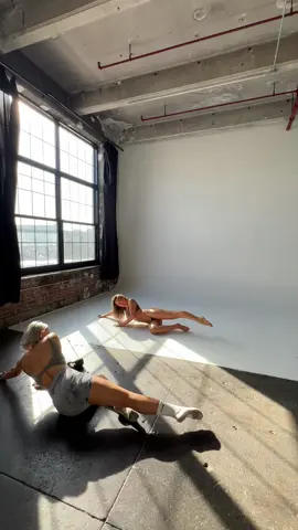 #photographerlosangeles #naturallightphotography #bts #photoshoot #fitnessphotographer #behindthescenes #photographer 