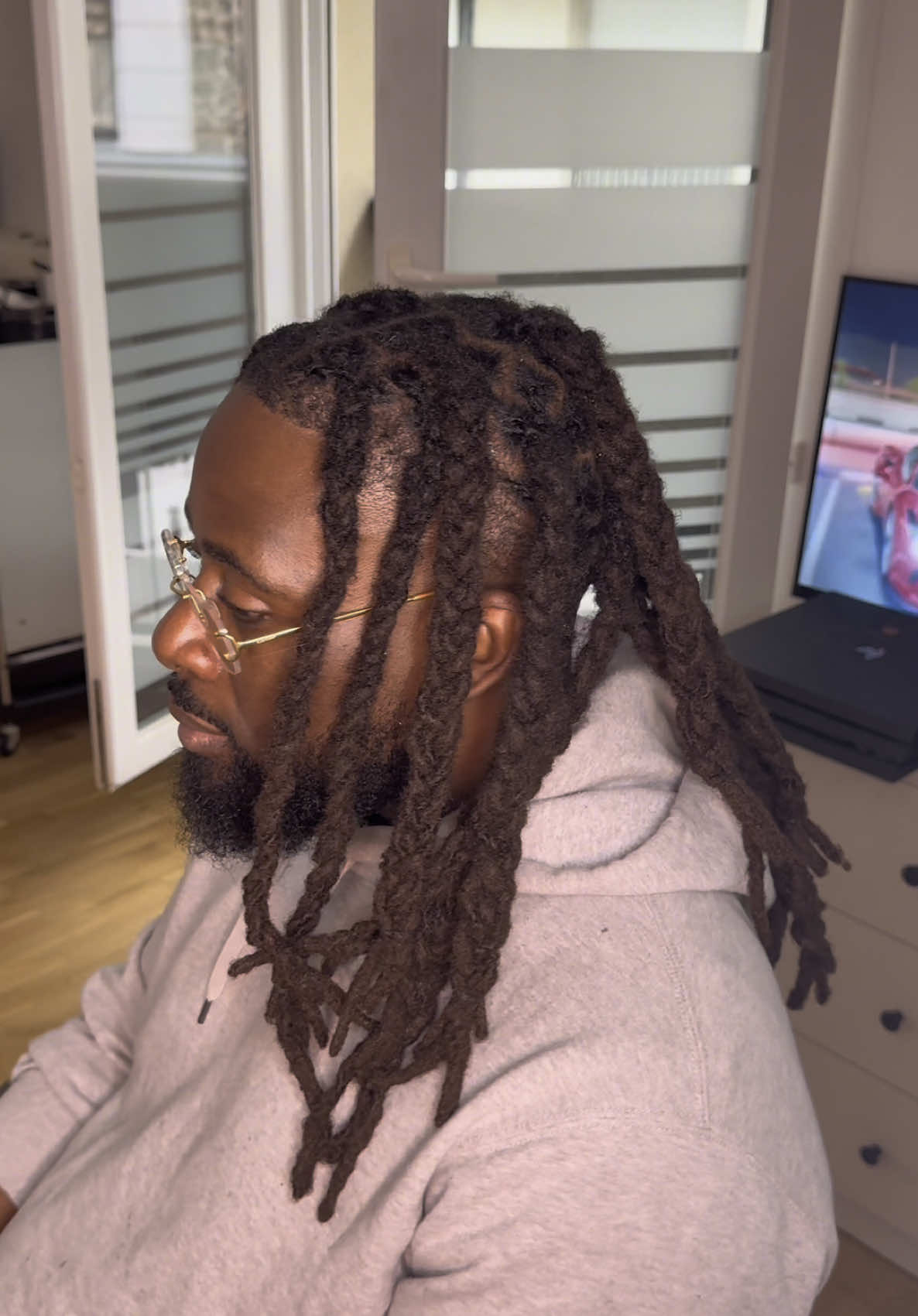 I’m back 💗  J’avais pas posté depuis un moment je suis toujours dispo sur IG : baddestlocks_ pour la prise de rendez-vous 🫵🏾 #baddestlocks #pourtoii #locksparis #locsjourney #lockscoiffure #retwistlocs #locks 
