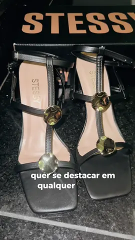 Brilho natural, leveza pura. Sandália com salto e enfeites orgânicos metalizados que refletem sua essência.💫✨ #foryu #foryupagе #Explore #ExplorePage #explorepage✨ #viral #viralizou #moda #viralvideos #calcadosfemininos #lancamento #glam #viralpost #metalizado #sandalia #look #mood 
