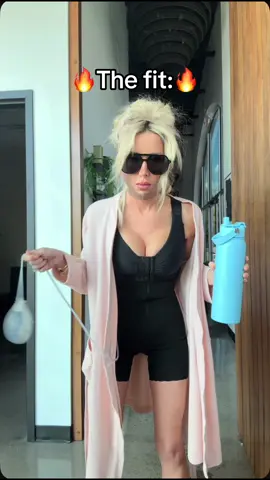 My patients are always serving looks 💅🏻 Compression! Compression! Compression! If you’re not wearing compression after your surgery, you’re not maximizing your results! My patients hear me say this all the time, but it’s so true. You may not love the ‘fit’ while you’re wearing it, but I promise you’ll love the results after! #shapewear #compression #postop #trending 