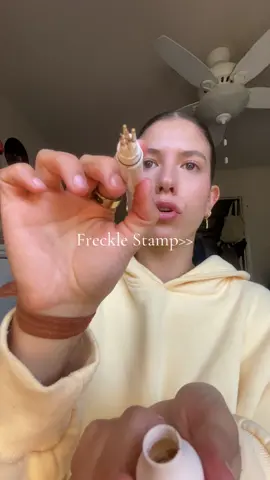 I LOVE THIS !!!!!!!!! #foryoupage #tiktokmademebuyit #tiktokshop #tiktokpartner #tiktokviral #freckles #frecklesgirl #freckle #frecklestutorial #frecklepen #frecklestamp #freckletattoo #makeup #makeuptutorial #hacks #stamp #huda #hudaloveisland #LoveIsland #loveislandusa #hudafreckles 