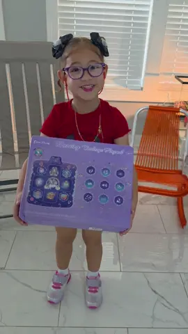 Al final terminó sin energías 🤣 y se divirtió mucho #parati #juegos #niños #dancing #bailando #foryou 