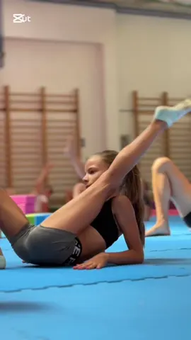 Az elkövetkezendő hetekben az alapozásé, nyújtásé és az erősítésé lesz a főszerep, hiszen alig 2 hónap múlva kezdődik a versenyszezon. 🥳😍🤸🏻‍♀️💞✨ / Hajrá Pelikán! 🩵🤍 / In the following weeks, the focus will be on basic training, stretching and conditioning, because the competition season starts in two months. #pelikansportegyesulet #fitkid #otthonafitkidben #szolnok #fitkidhungary #fitkiddivison #alegjobbak #szeretunksportolni #alegjobbhelyavilagon #hajrapelikan #egysegbenazero @letti5678 @🫧Lili🫧 @Maja Makai @Bori @Gerdii💖 @toth_tami @•Zsófi• @🫶🏻Lili🫶🏻 @Zsófi @K.Alexa 