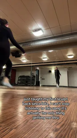 best part of teaching sculpt is dancing around the room before and after #yogasculpt #chicago #sombr #dance #instructor 