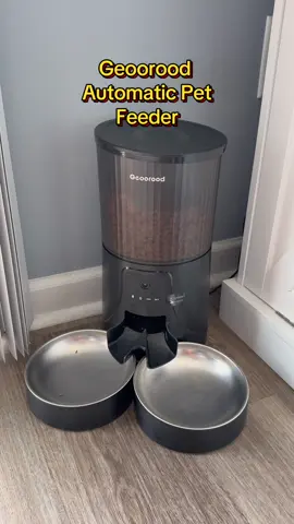 I just love things that make my life easier — like this automatic pet feeder! 🙌🐶🐱 ✔️ For cats or dogs ✔️ HD camera to check in anytime ✔️ App-controlled feeding & scheduling ✔️ Dual stainless steel bowls ✔️ 4L/1-gallon capacity Total game changer for busy pet parents. 🐾 👉 Add it to your cart today! #PetParentHack #SmartFeeder #CatFeeder #DogFeeder #GeooroodFeeder @Geoorood Pet US 