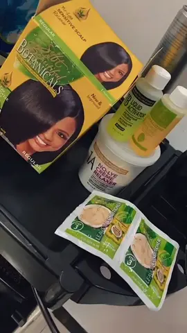 🌿 شنو المختلف في كريم Botanicals؟ 💧 يفرد الشعر بلطف بدون ما يسبب جفاف أو تقصف 🍃 مكوناته طبيعية 100%: زيت جوز الهند – زيت الأرغان – خلاصة الصبار 🧴 يناسب كل أنواع الشعر خاصة الشعر المجعد والعنيد 🪞 يعطي لمعة صحية وانسيابية من أول استخدام 🧬 يعالج الشعر أثناء الفرد، مو بس يفرد #salon_loza💛 #صالون_لوزه💛  #ajman #عجمان  #botanicals 