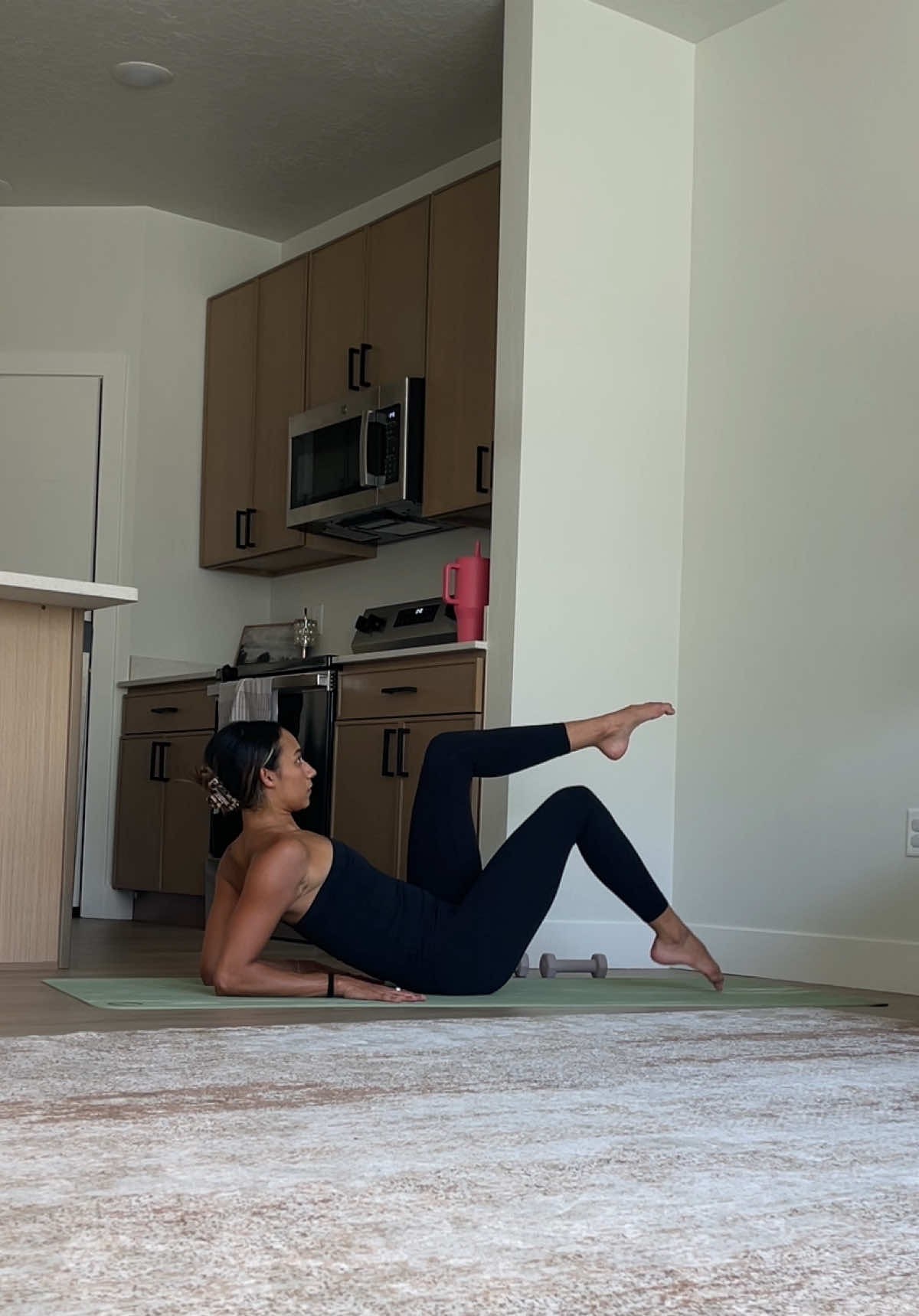 Strengthen your arms & core with the new workout on YouTube! All you need is you, your mat and a light set of dumbbells🔥 #pilates #athomepilates #freepilatesworkout #freepilates #pilatesathome #armpilates #pilatesarmworkout #pilatescore #pilatesabworkout #pilatesstrength #pilatesforeverybody