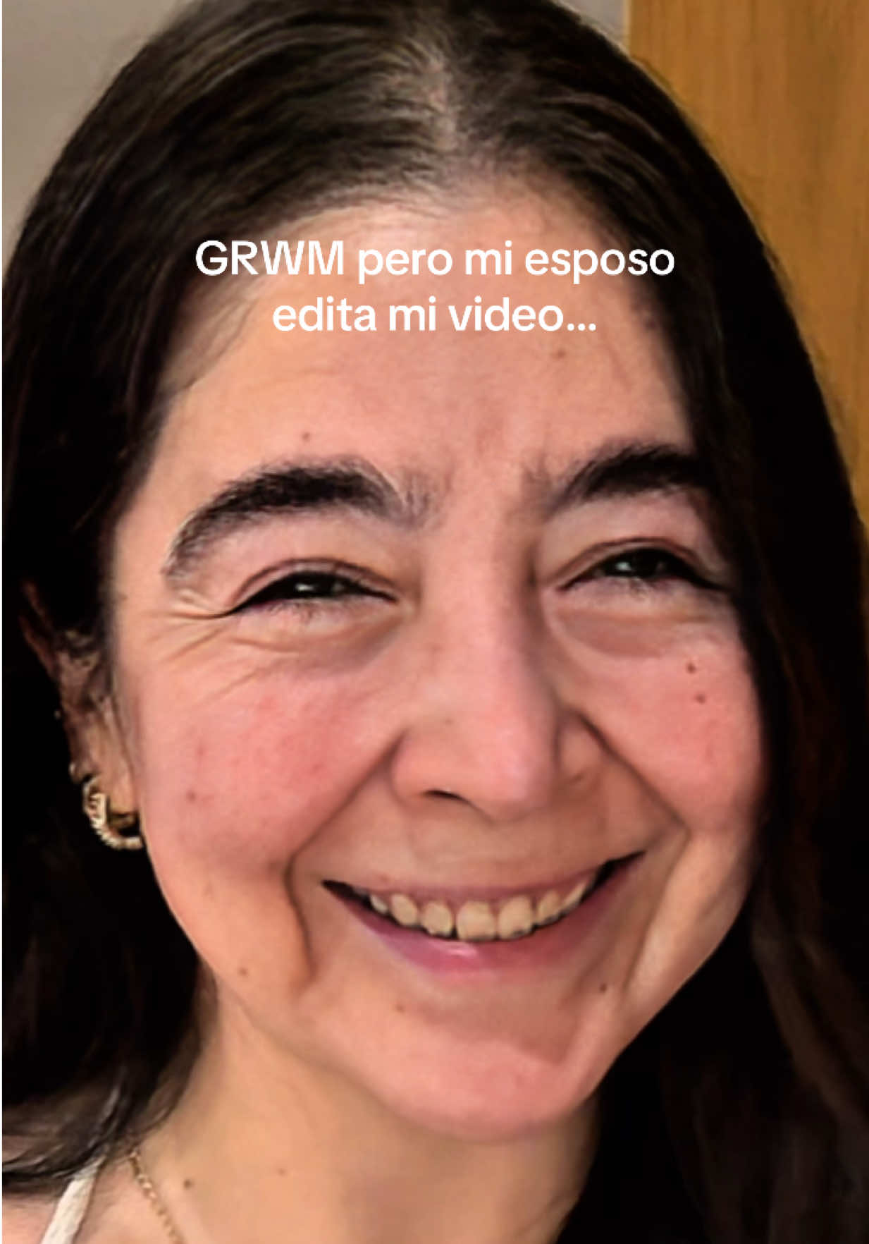 Maquíllate conmigo con CAOS hasta el último segundo 💀💀😂😭 #help #grwm #maquillaje #maquillateconmigo #boyfriend #boyfriendedits #boyfriendedit #novio #esposo #marido #minovioeditaelvideo #husbandwifecomedy #husbandsoftiktok #humor #comedia #funnyedits #editor #genz #fyp 