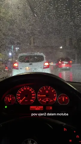 pov ujan2 naik mobil tua rasanya emang beda 😊 #bmw #bmwmotorsport #bmwlife #bmwclub #bmwe46 #bmwm #bmwlove #semarang 