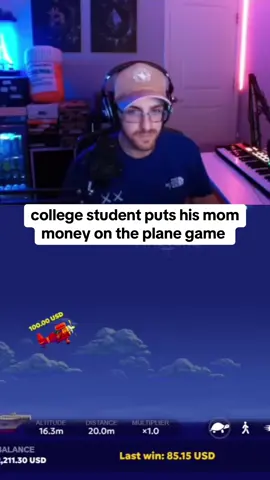 college student puts his moms money on the plane game #collegestudent #kickstreaming 