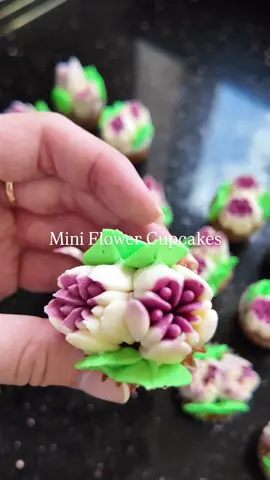 Beautiful floral cupcakes ✨using @Colour Mill 🌈 Purple & @SaracinoDolci Green  Nozzle - Tulip Nozzle 5.L | 352 Whisk (Leaf) Happy Cupcake Decorating 💁‍♀️  #tulips #cupcakes #cupcakedecorating #foryou #cakedecorating 
