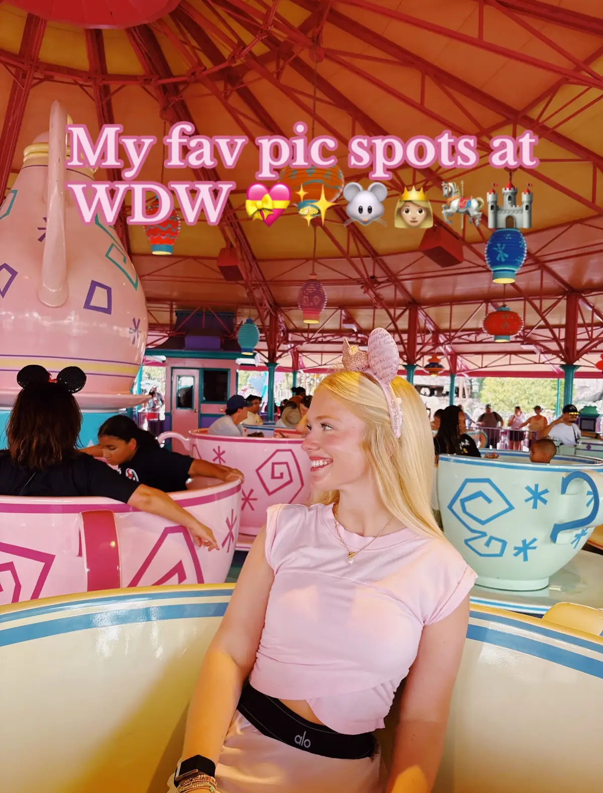 @Disney Parks 💕💕 #disney #disneyworld #magickingdom #disneyaesthetic #disneycreator #disneygirl #disneycollegeprogram #dcp #disneyvacation #disneyvacationplanner #dvcmember #dvc #disneyparks #disneytravelagent #disneyhalloween #disneyhalloweentime 