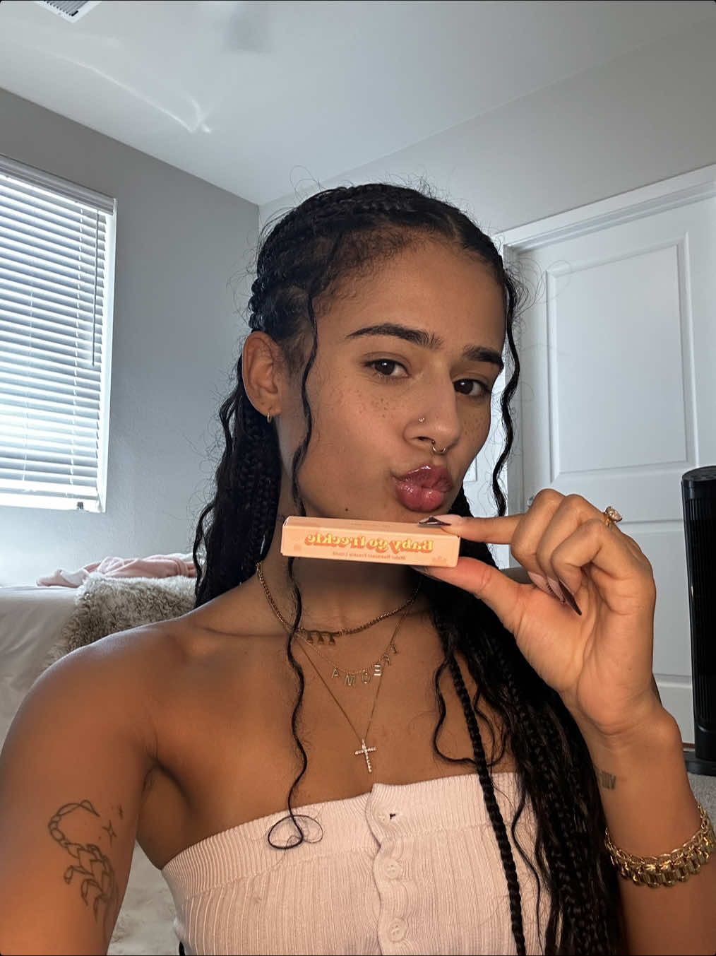 add some faux freckles to your makeup routine!! 💗 #makeup #foryou #routine #fauxfreckles #tiktokshop 