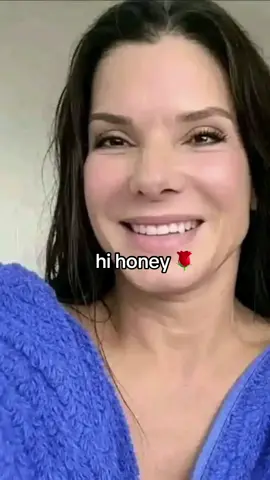 I honey, I'm getting old I need someone to rely on 😂 😂 #sandrabullock #fyp #hollywood #trending
