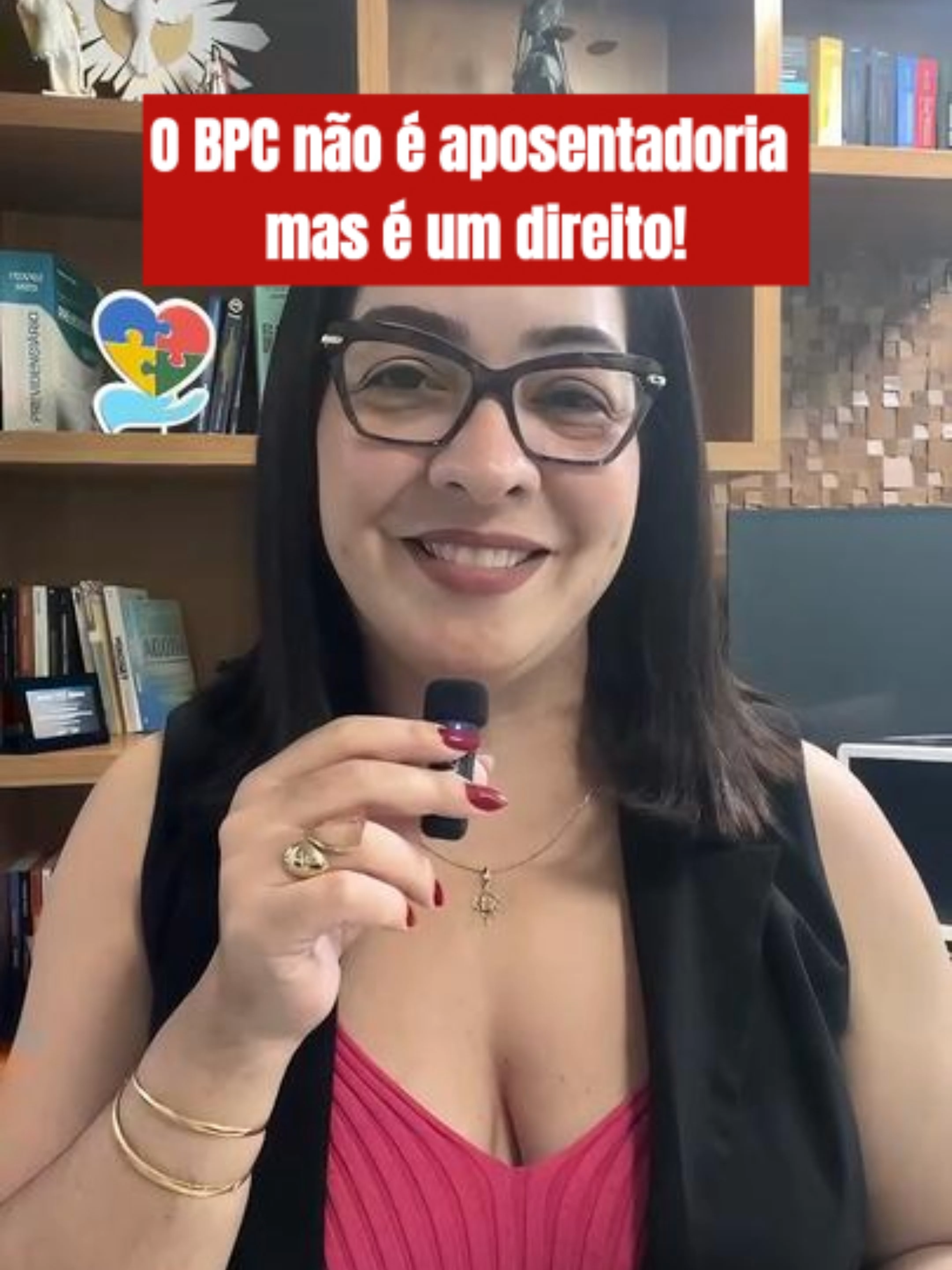BPC não é aposentadoria! Você não precisa ter contribuído com o INSS pra receber. 📌 O BPC é um benefício assistencial para: 👵 Idosos com +65 anos 🧑‍🦽 Pessoas com deficiência 💰 De famílias com baixa renda Pra conseguir, é preciso: ✔️ Laudo ✔️ Avaliação social ✔️ Documentos certos 📲 Curte o post e clica no link da bio pra ver o passo a passo! #BPC #INSS #dratatiana #beneficioassistencial #direitodosegurado