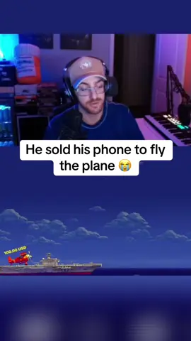 He sold his phone to fly the plane 😭 #plane #aviamaster #kickstreaming 