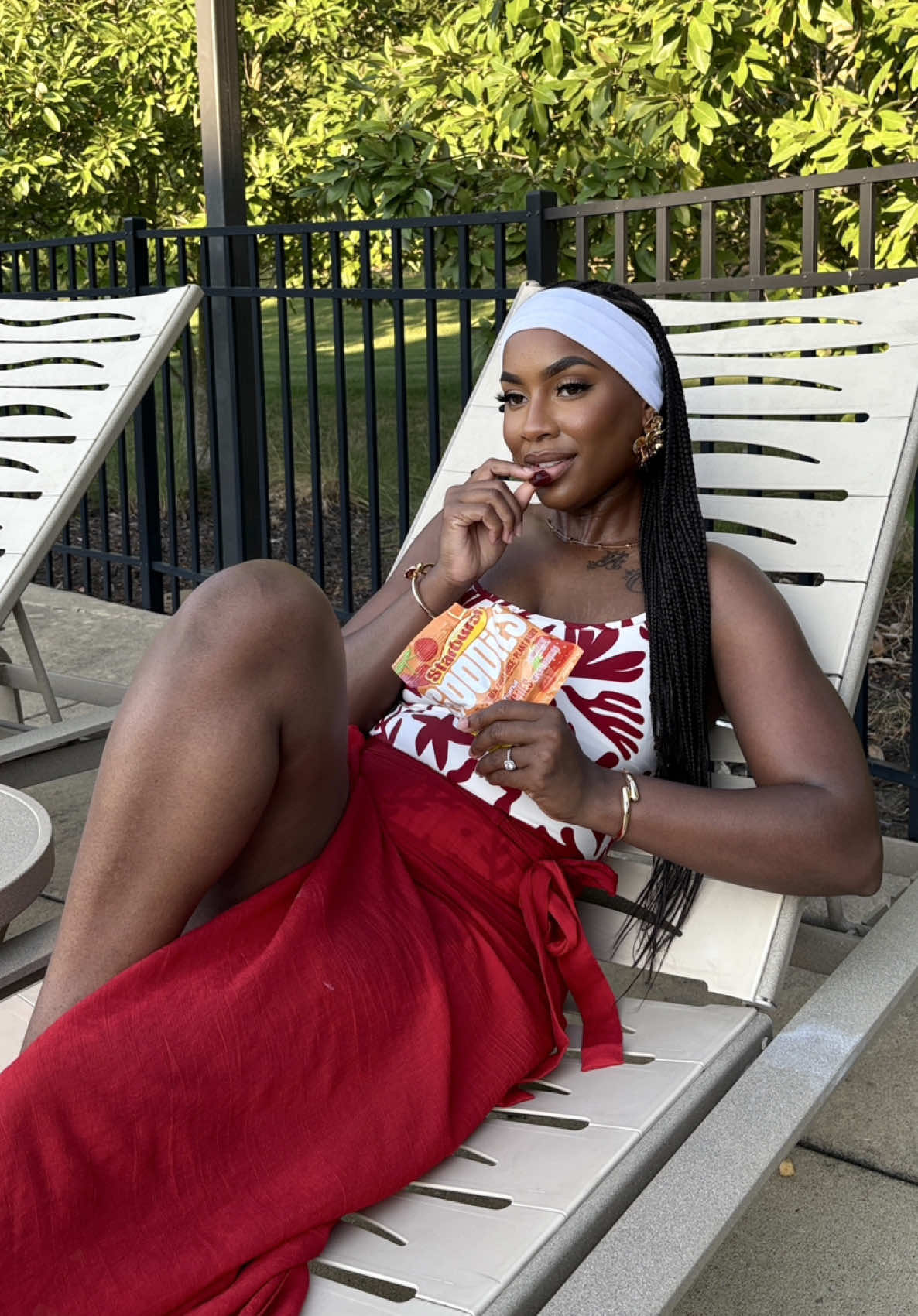 #Starburst_Partner Summer rule #1: NEVER leave the house without a sweet treat especially the GOODIES! 🍬☀️ We’re loving @starburst GOODIES with all the iconic juicy flavors I grew up on… now in a plant-based gummy!  The ultimate summer snack to share✨ plant-based ✨ real fruit juice ✨ only 4g sugar per serving ✨ No compromise… just GOODIES 🍬 #StarburstGOODIES