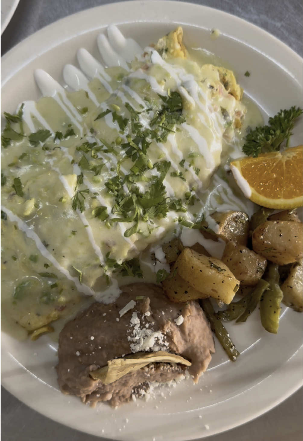 “Así se empieza el día en Tamarindos” 🌞🍳 Desayunos que despiertan los sentidos. Ven a probar el sabor de lo bien hecho.  #DesayunoConSabor #RestauranteTamarindos #DesayunosEnsenada #FoodLoversMX #SaboresDeMéxico #CocinaTradicional #DesayunoDelicioso #FoodieEnsenada #ComidaCasera #DesayunosConAmor