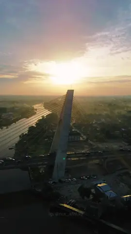 Kalo kemaren citylight sekarang sunset pekanbaru. So, how?? Apalagi yang mau kita liat?? #sunset #riau #pekanbaru #drone #djimini3 
