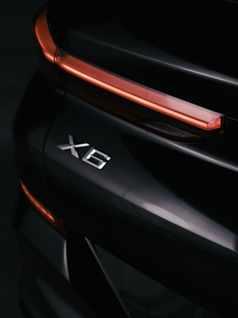 O ícone ficou ainda mais exclusivo. BMW X6 ganha versão limitada Dark Edition. #BMWX6DarkEdition #EdiçãoLimitada 