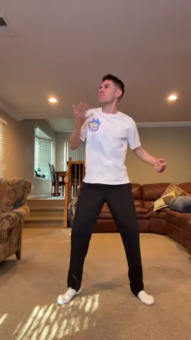 When dinner smells too good 😂🔥🔥 ( @MAB ) #dance #thestarlounge #trend #viral #fyp 