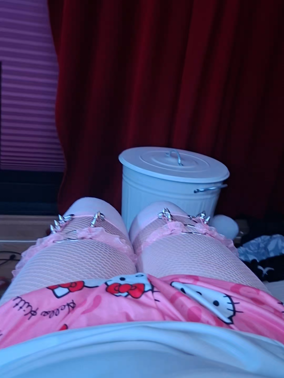 thigh slap for you cuties:3 #thightok #femboytiktok #kawaii #hellokitty #thighssavelives 