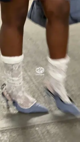 keep that energy over there 👉🏾 + let me cook in peace 👩🏾‍🍳🙃 (p.s about a month until sh*t gets real. & I’m coming around to the newcomer Qns on prev posts xx) #shoebrand #highheels #shoeaddict #luxuryshoes #bigfeet 