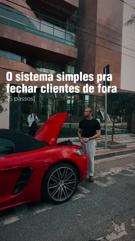 Por muito tempo, eu achei que R$15.000 por mês era o teto. Eu me matava pra fechar clientes no Brasil, fazia malabarismo pra entregar tudo e, no fim, sobrava pouco. Até que eu descobri o mercado global. Descobri que lá fora: ✔️ Os clientes pagam mais ✔️ Você trabalha menos (e com menos gente enchendo seu WhatsApp) ✔️ E o melhor: dá pra começar sem falar inglês e sem ser famoso. Hoje, fecho contratos em moeda forte, com clientes que respeitam o meu trabalho, e construí uma agência que faturou mais de 1 milhão de dólares. E deixa eu te falar: é muito mais fácil do que parece — quando você entende o método certo. - #emprendedor #mercadodigital #motivacional #servico #sucesso #agenciademarketing #agenciadigital #marketing 