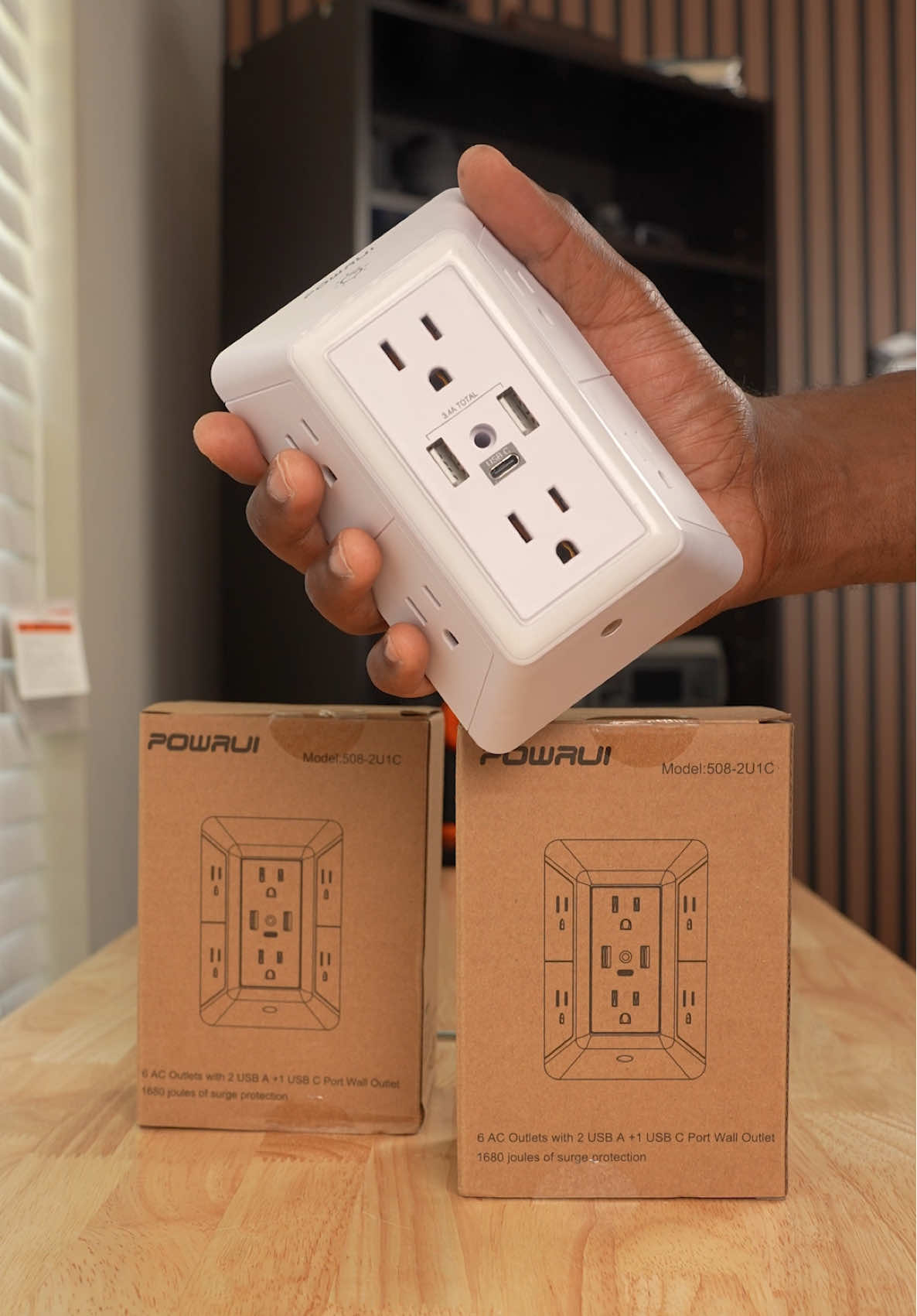 This outlet extender turns 2 wall sockets into 6. 🔥 It also has 2 usb A ports and 1 usb c port for charging your smart devices! 😎 #outletextender #tiktokcreatorpicks #powerstrip #charger #TikTokShopBacktoSchool 