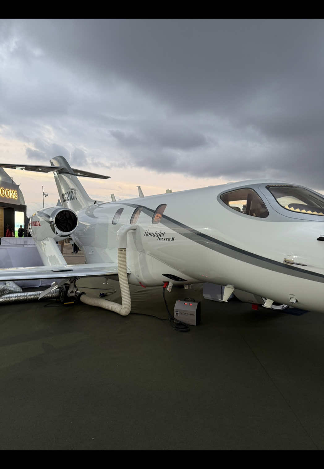 Honda Jet.  Os japoneses sempre saindo na frente. 