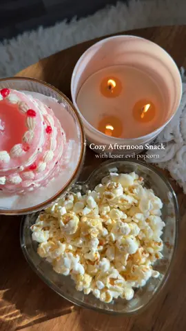 🎀cozy afternoon snack🎀 @LesserEvil Snacks #lesserevilyum #bestpopcorn #lesserevilyum #popcornsnack #pinkaesthetic 