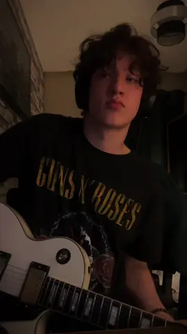 LOVE ON THE BRAIN. #guitartok #rihanna #loveonthebrain #fyp #guitarsolo #2010s #xyzabc 