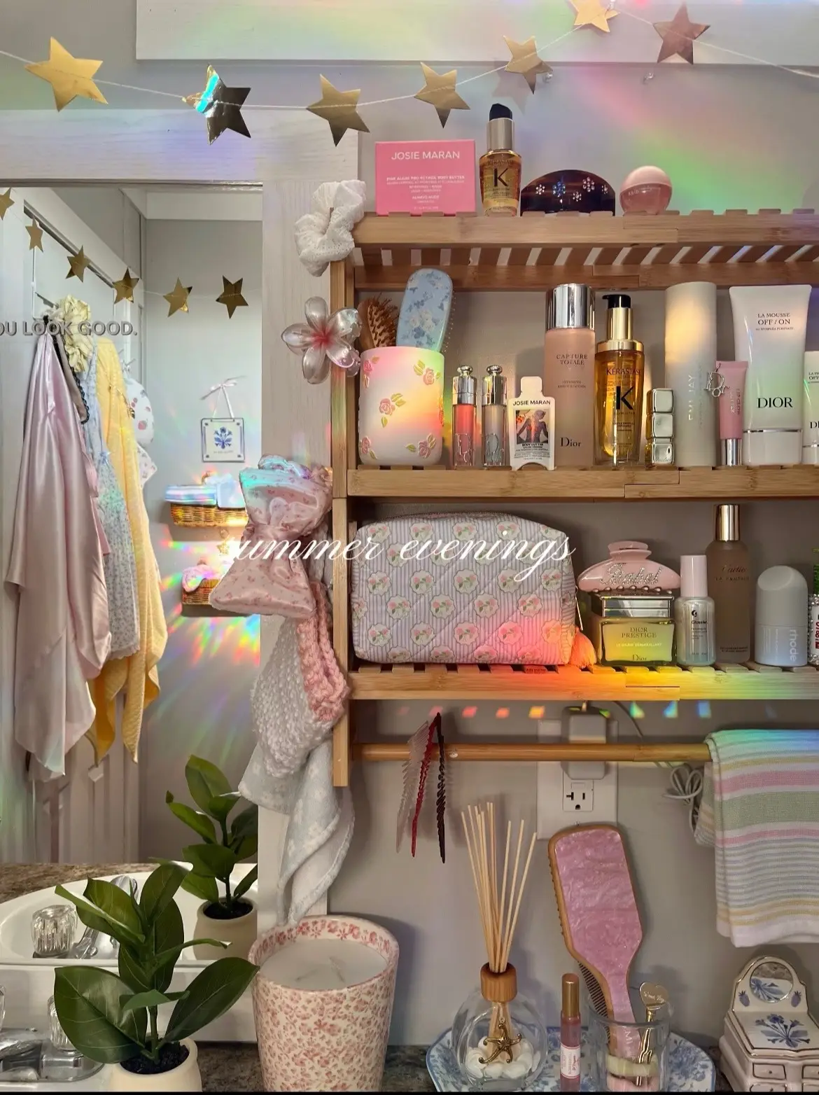 I hope you’ve all had a beautiful tuesday ☺️🌸 #pinterestaesthetic #SelfCare #girlythings #skincare #roomdecor #bathroomdecor #decor #RoomTour #djerfavenue #diml #emijay #josiemaran #selfcareroutine 