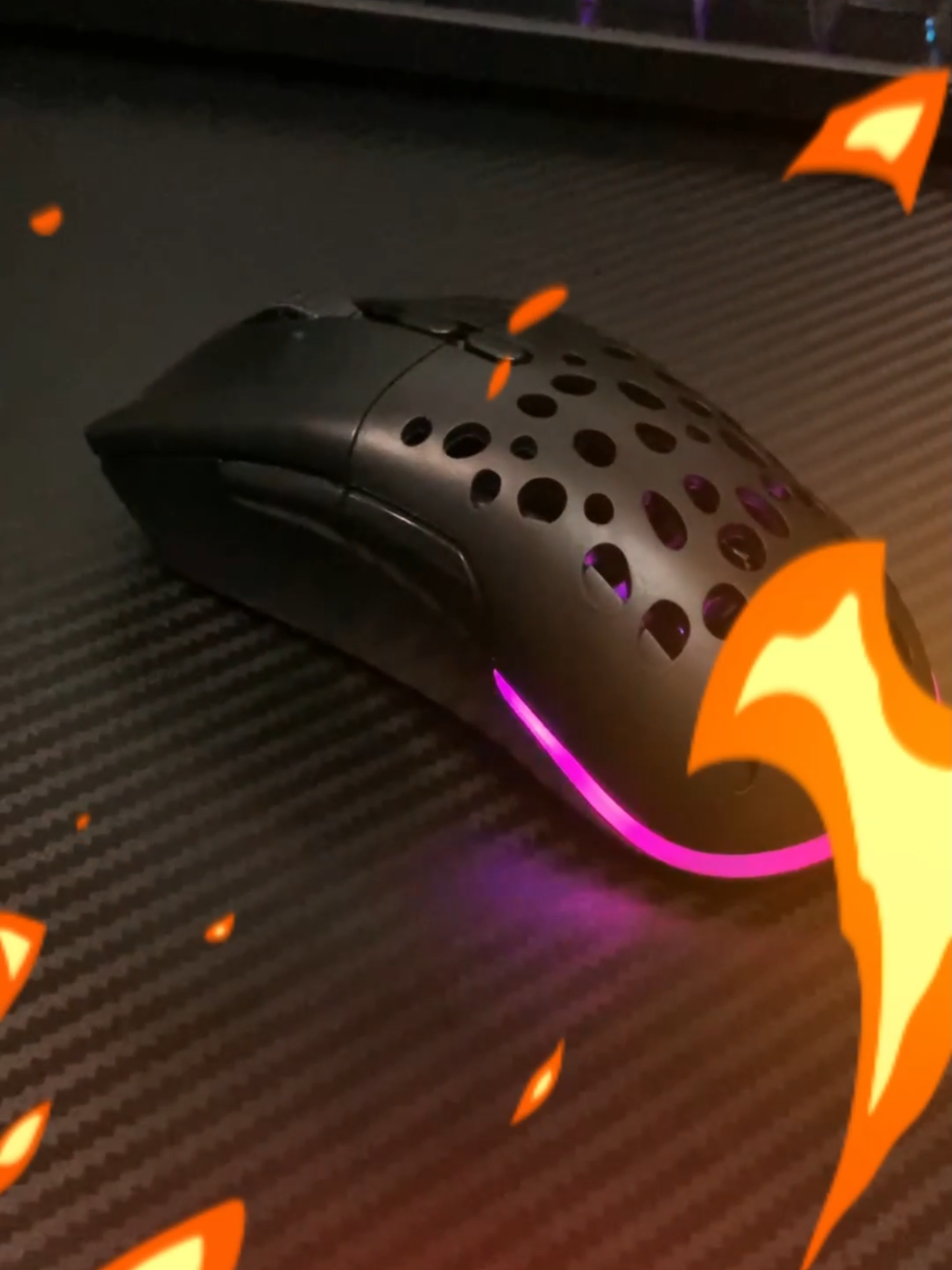 NYK S80 Lite Blackmoon adalah mouse nirkabel dari NYK Nemesis yang sudah dilengkapi sensor PAW 3212 dan memiliki jangkauan DPI 800-1200-1600-2400. Mouse ini memiliki penutup ganda yang dapat diganti dan pencahayaan RGB 12 mode. Blackmoon S80 Lite juga menggunakan kabel pengisi daya Tipe-C dan baterai isi ulang. #mousewireless #mousegaming