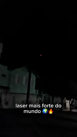 Apagando luz do poste com laser do Tiktok Shop  #creatorsearchinsight  #laser #laserverde  #laserpointer 