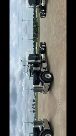 2019 Peterbilt 389 Heavy 70,000 miles on new crate motor call Jamie (936)465-6308 @Josh Burch #easttexastruckcenter #peterbilt389 #heavyhaul 