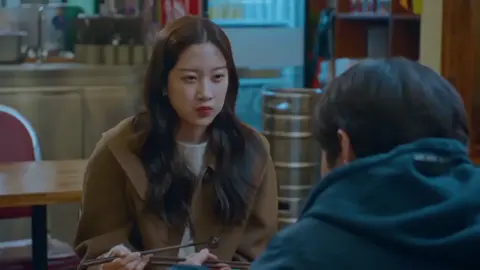 gosta muito dela?  . . . #dorama #truebeauty #belezaverdadeira #hanseojun #seojun #motivação #reflexão #jukyung #kdrama #casal #amor 