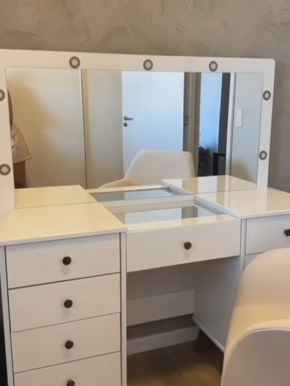 Penteadeira camarim Mila branca #penteadeira #quarto #camarim #closet #organizacao  #producao #casa  link in Bio 😍 