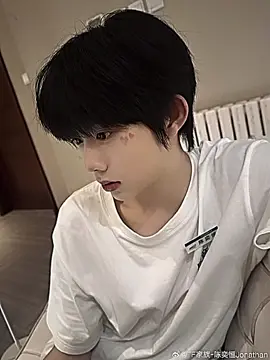 𝙏𝙍𝘼𝙉𝙎𝙇𝘼𝙏𝙀 𝙄𝙉𝘼: Pernyataan Resmi Sehubungan dengan protes publik baru-baru ini terkait dengan trainee kami, Chen Yiheng, dengan ini kami menyatakan dengan sungguh-sungguh hal-hal berikut: 1. Diskusi tersebut berkaitan dengan masa uji coba dan observasi Chen Yiheng di Chongqing. Saat itu, trainee tersebut belum menandatangani kontrak dengan perusahaan kami dan tidak memiliki akun media sosial, sehingga menjadikannya seorang 
